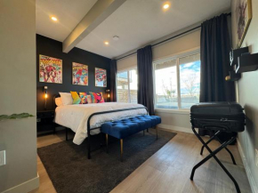 1BR Suite with Patio, Full Kitchen & Free Parking